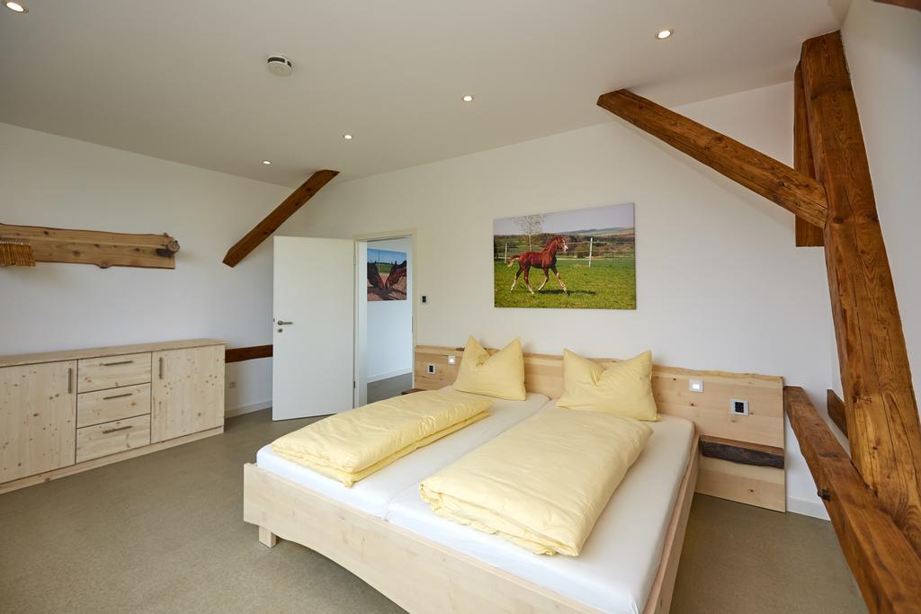 Urlaubsreiterhof Trunk Apartment Igersheim Bagian luar foto