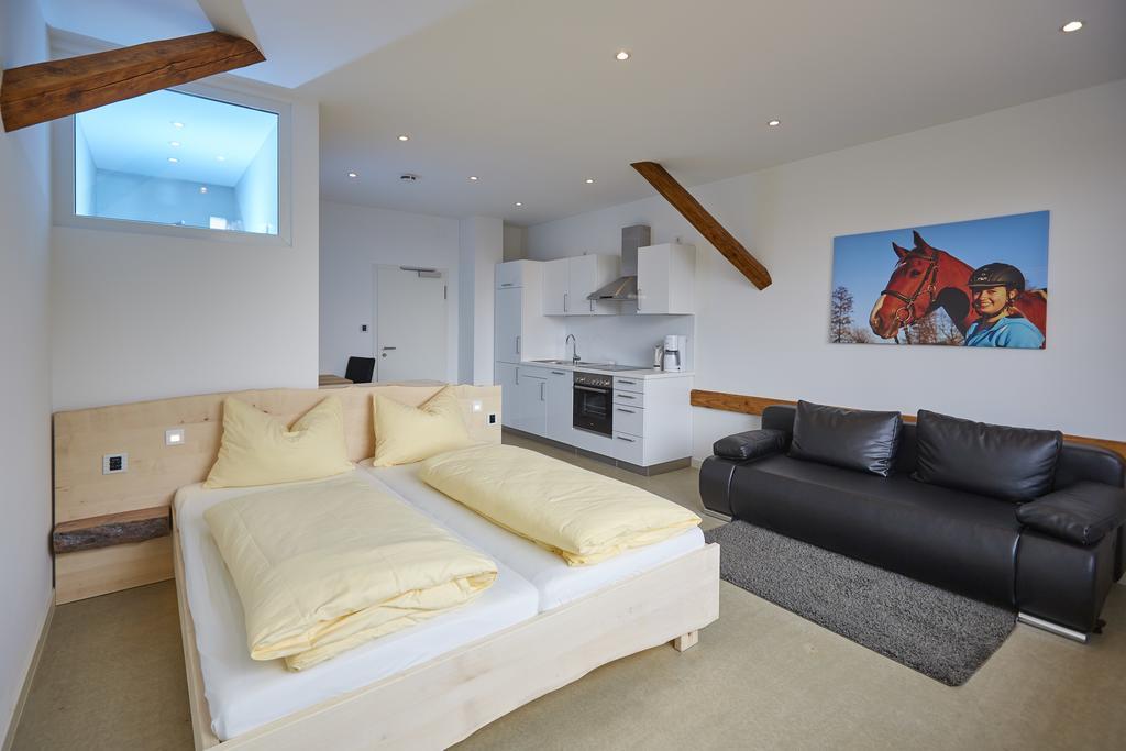 Urlaubsreiterhof Trunk Apartment Igersheim Bagian luar foto
