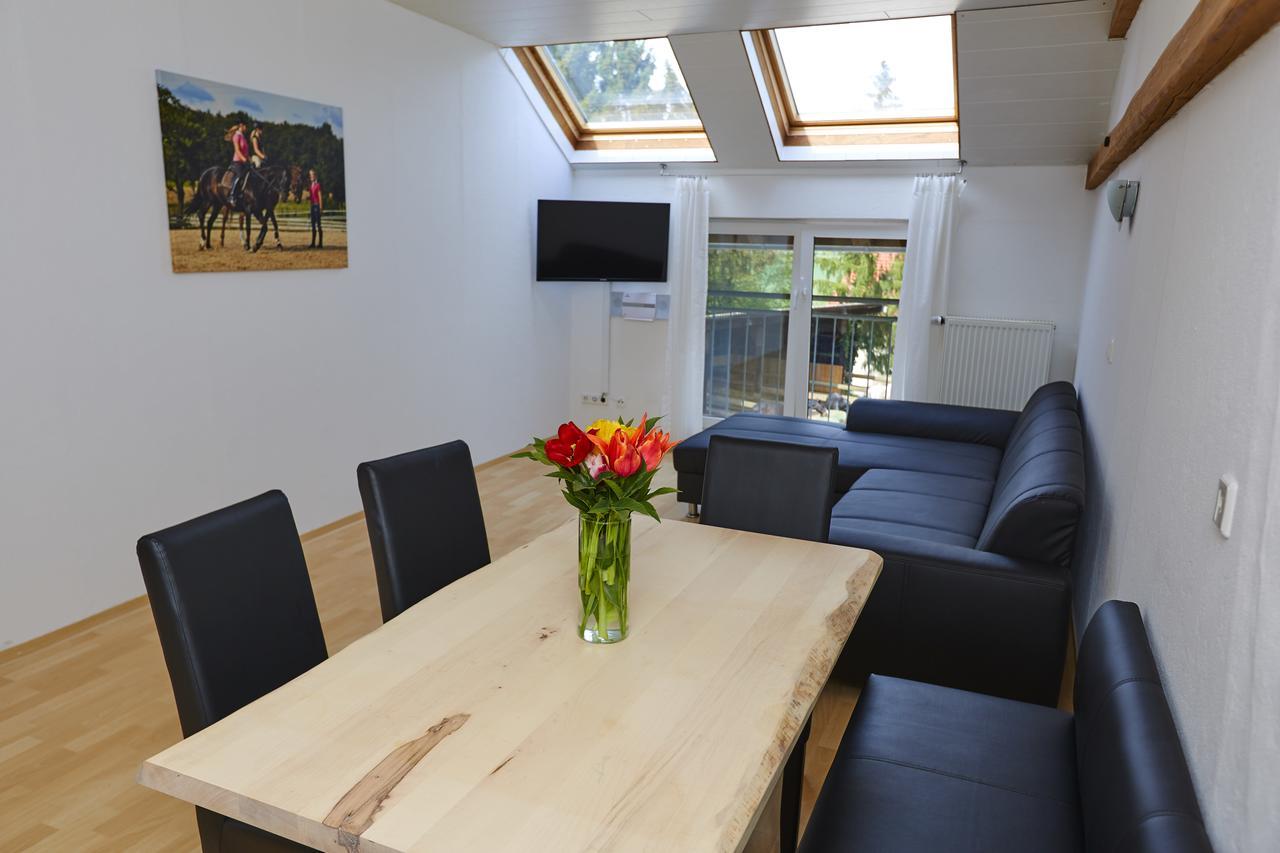 Urlaubsreiterhof Trunk Apartment Igersheim Bagian luar foto