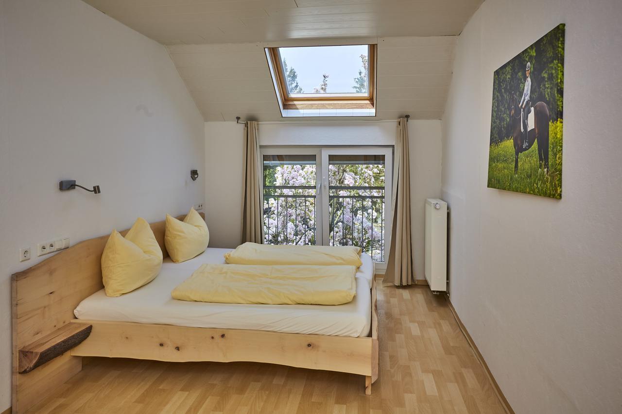 Urlaubsreiterhof Trunk Apartment Igersheim Bagian luar foto