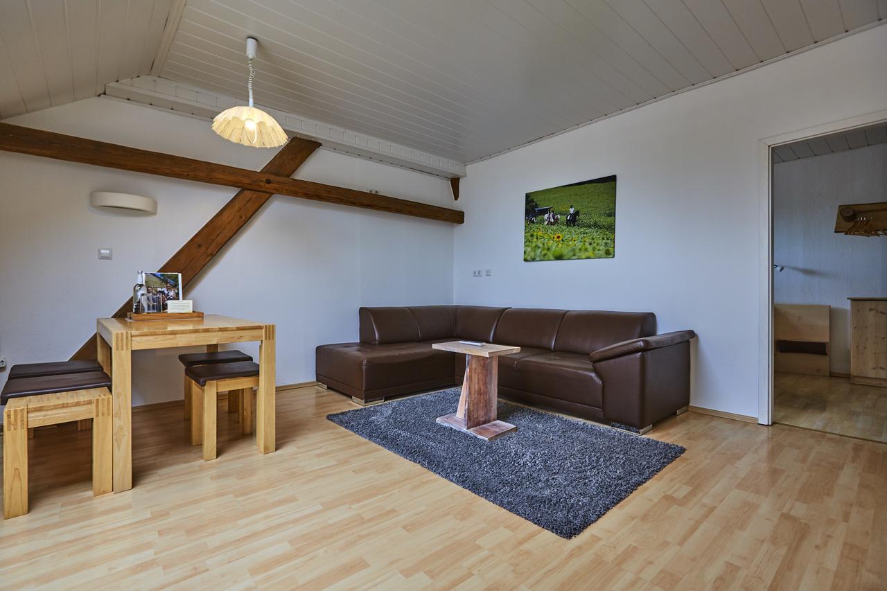 Urlaubsreiterhof Trunk Apartment Igersheim Bagian luar foto