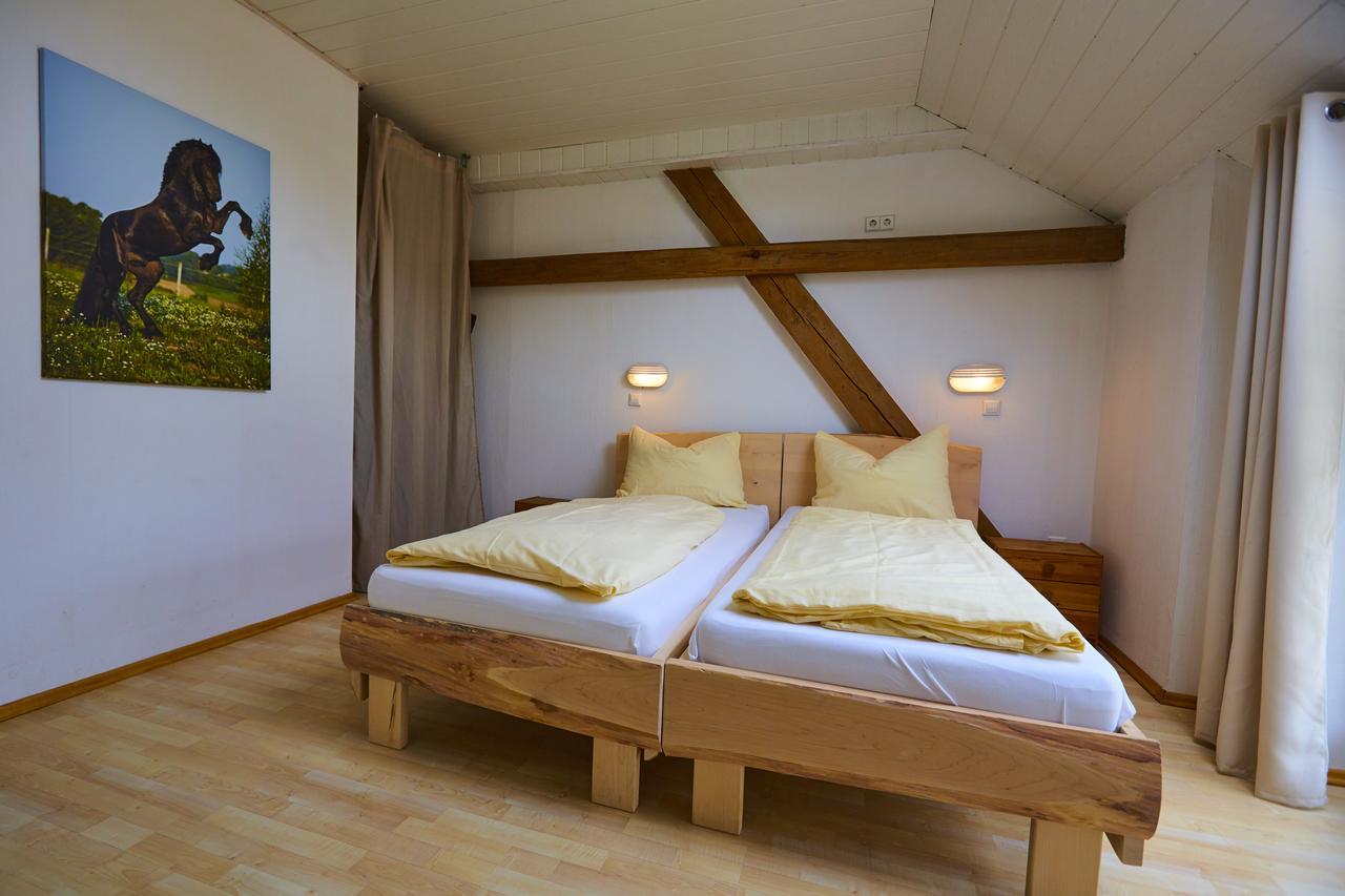 Urlaubsreiterhof Trunk Apartment Igersheim Bagian luar foto
