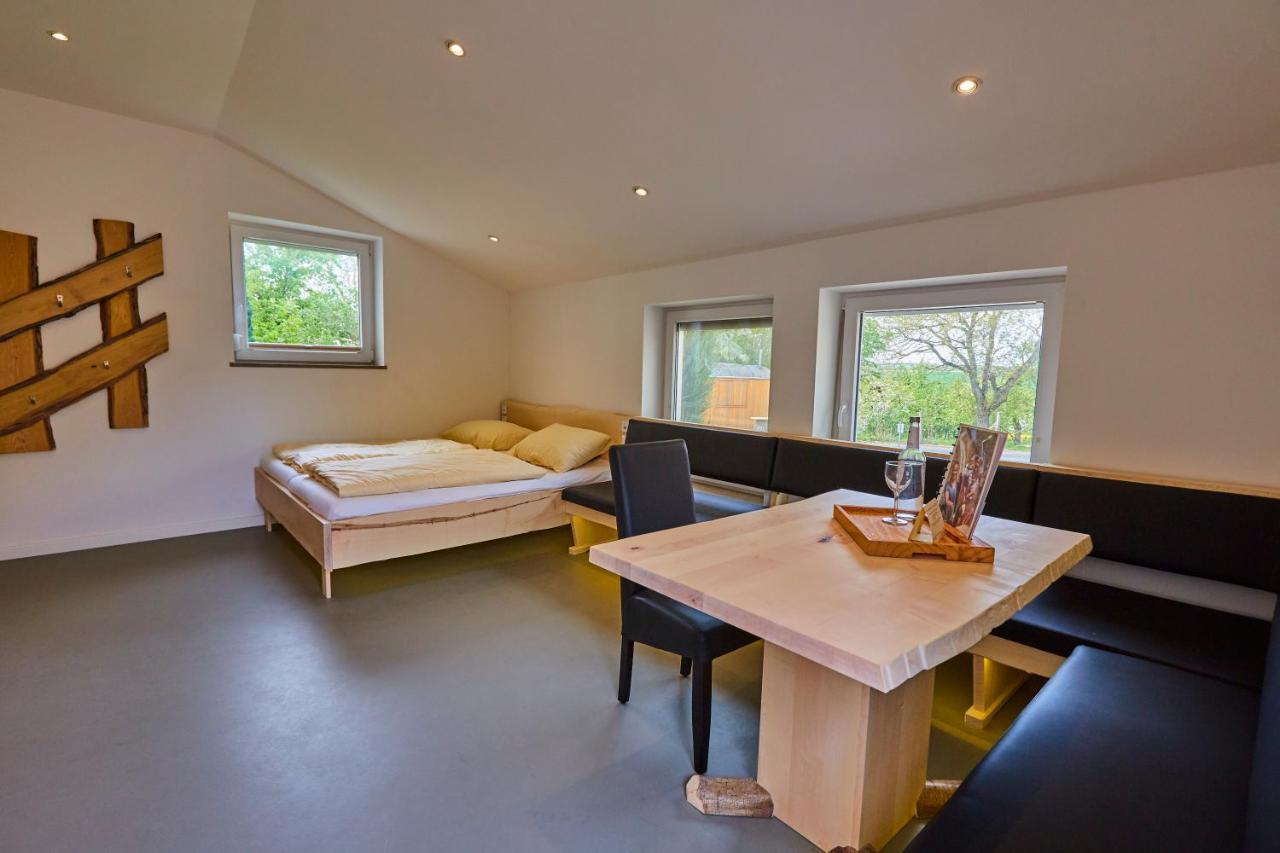 Urlaubsreiterhof Trunk Apartment Igersheim Bagian luar foto